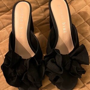 Black heeled suede shoes